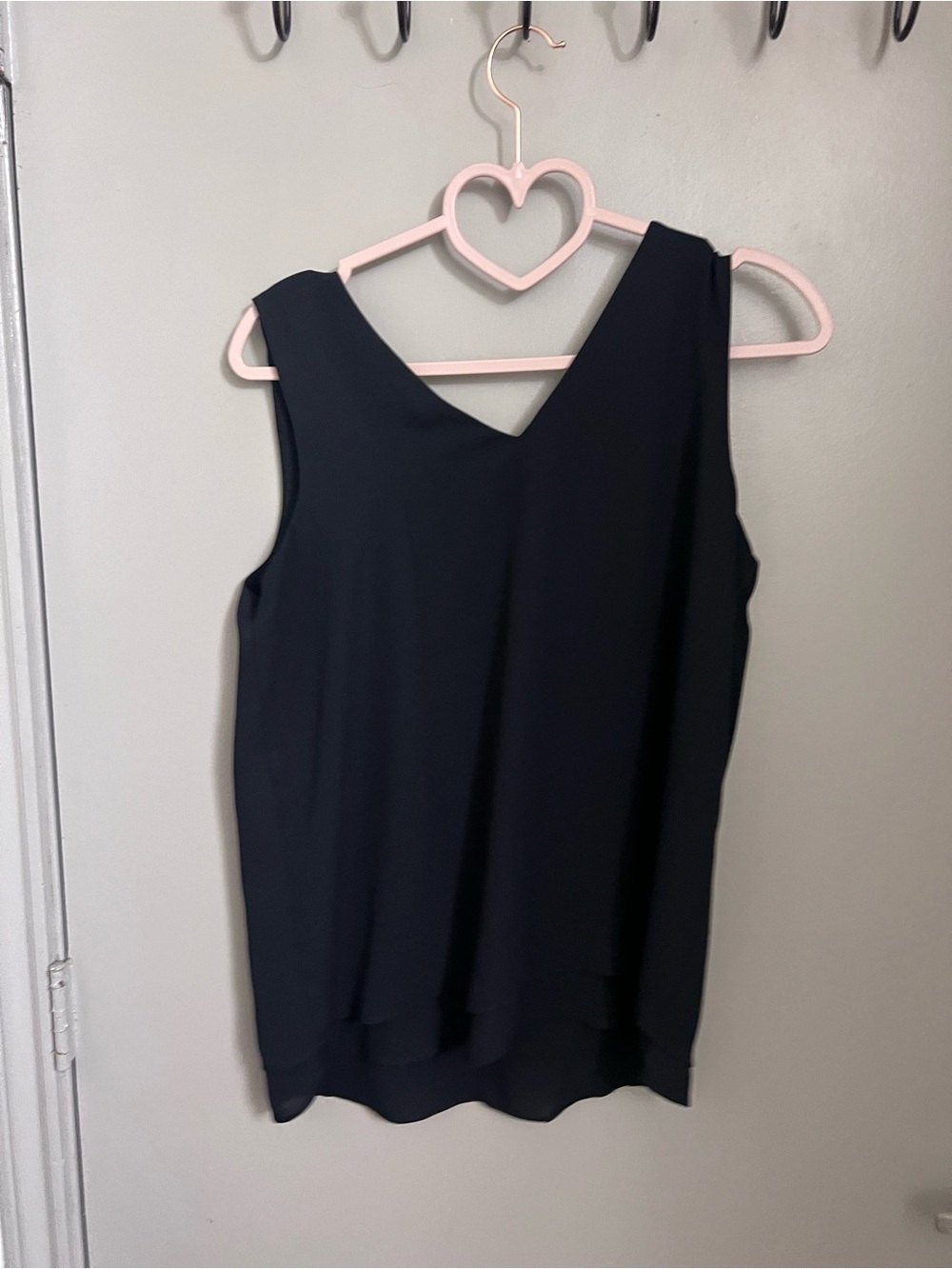 Ann Taylor Black V-Neck Layered Hem Sleeveless Camisole